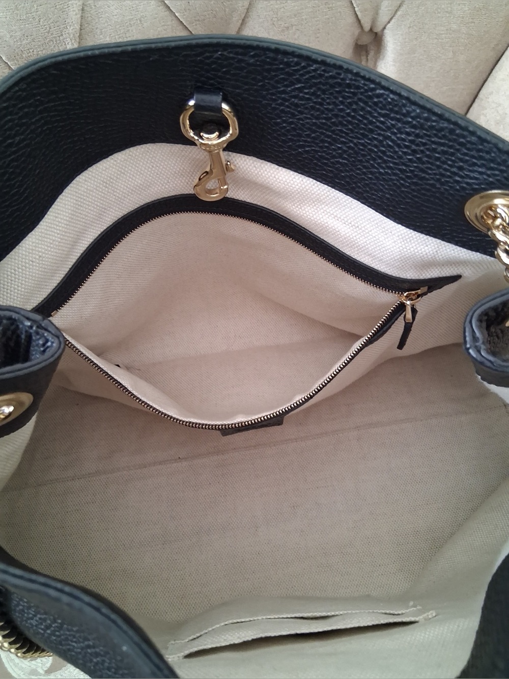 Gucci Soho Leather Shoulder Bag with Gold Chain - Picture 14 of 15